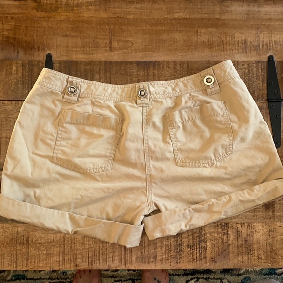 Hinge shorts. - Picture 2 of 3